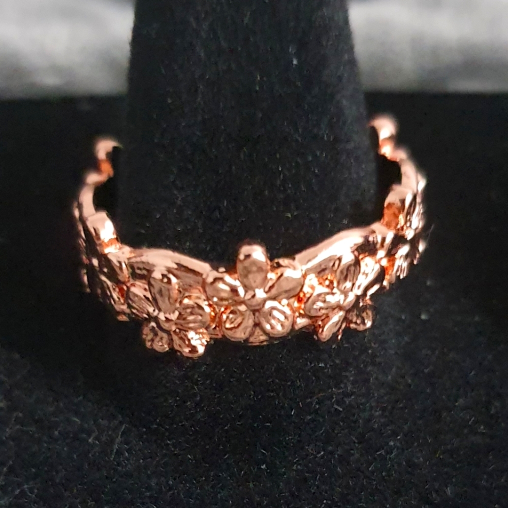 Elegant Floral Rose Gold Ring